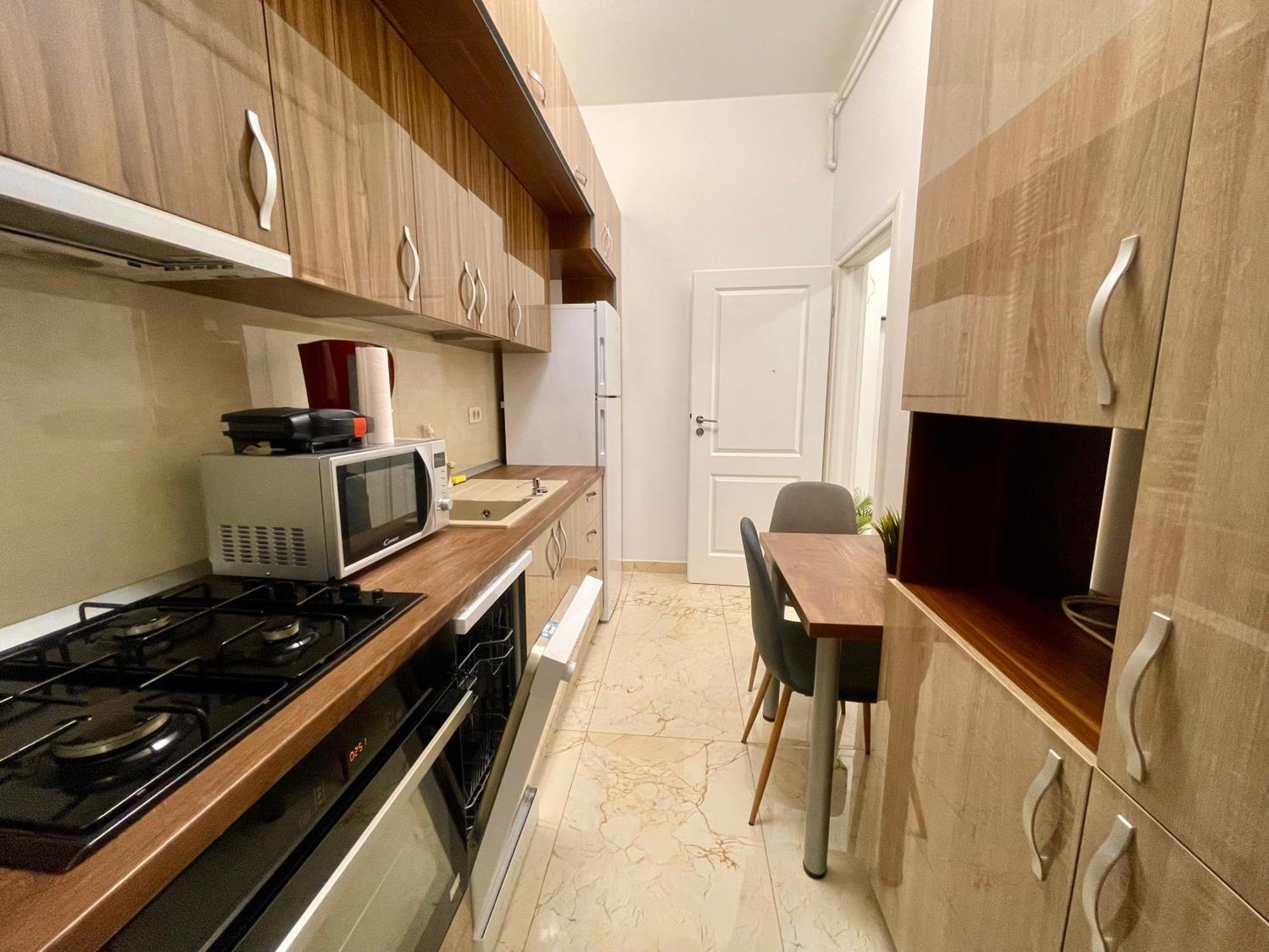 Adress Cd22 Apartment *